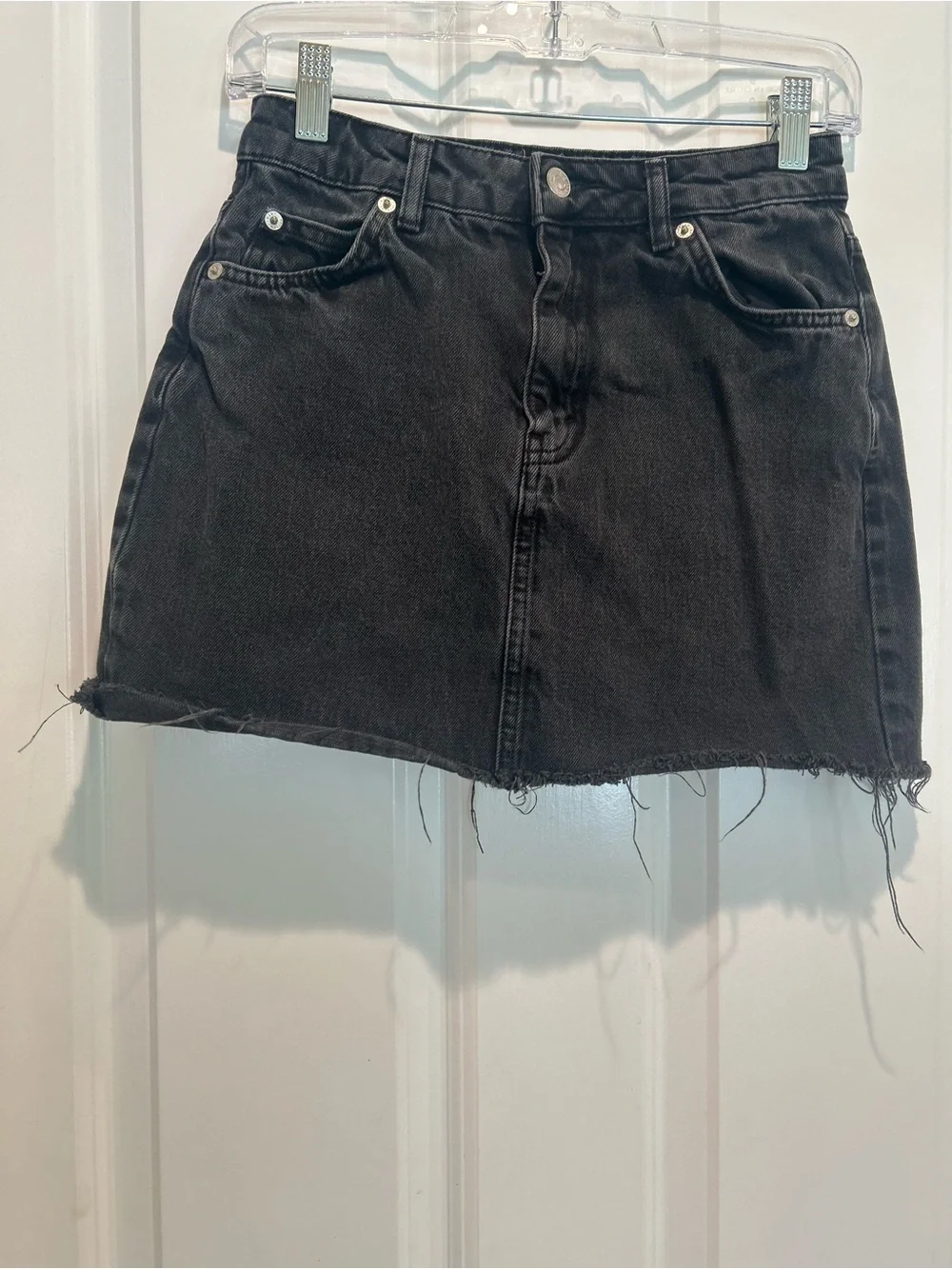Topshop Moto Black Denim Mini Skirt Raw Hem High Rise  size 2 Women’s